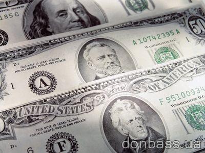 Доллар на межбанке держится у отметки 7,97 грн