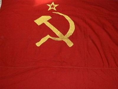 ПР хочет праздновать День победы под советскими флагами