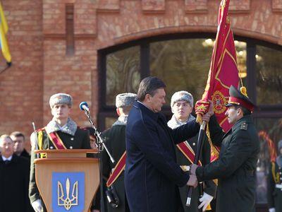Янукович считает военных опорой государства