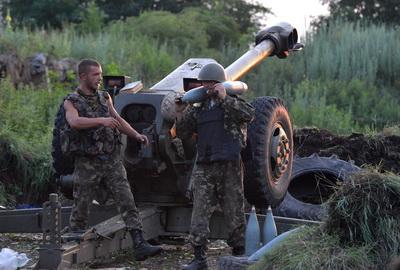 Война на Донбассе: боевики стреляли из крупных калибров, двое военных погибли