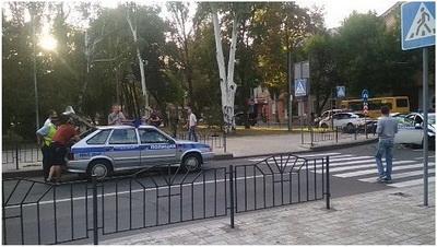 В Донецке автомобиль «ГАИ ДНР» протаранил гражданский автомобиль
