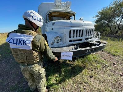 Боевики "ДНР" обстреляли автомобиль украинской стороны СЦКК