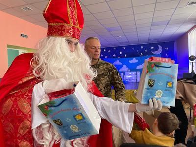 Дети Донетчины и Луганщины получили новогодние подарки от ВСУ