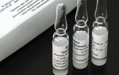 Ученые из Санкт-Петербурга оценили эффективность российских COVID-вакцин