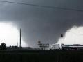 Гигантский торнадо в Алабаме (ВИДЕО)