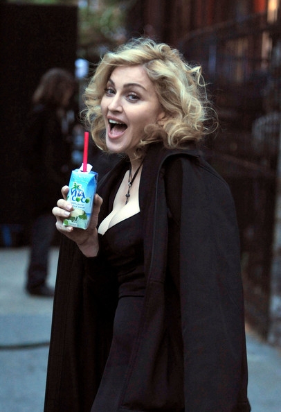  (Madonna)     -2010 Dolce & Gabbana.