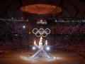 Белая Олимпиада-2010: пляски аборигенов, салют и... светящийся медведь (ФОТО)