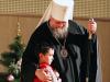 Митрополит Иларион считает, что в святые дни нужно уделять больше внимания окружающим, особенно детям - и сам служит в этом примером.