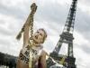 В Париже шоу-гёрл "FEMEN" активно не жалуют.