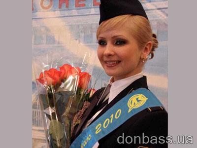 При взгляде на Марину Шашкову становится ясно, почему пассажиры влюбляются в нее с первого взгляда! А вот жюри в Донецке покорил ее профессионализм.