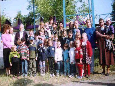 В Донецкой области многодетным родителям начали выдавать удостоверения