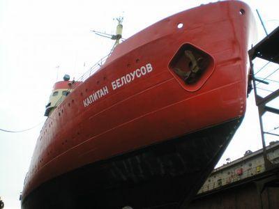 Мариупольский ледокол спасает в Азовском море украинский сухогруз