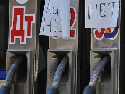 Бензин в Крыму можно купить лишь благодаря знакомствам (ВИДЕО)