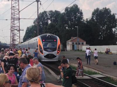 "Хочу, чтобы не было такого поезда "Киев-Война" - волонтер