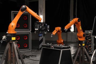 Новозеландский инженер создал рок-группу из роботов-автосборщиков (ВИДЕО)