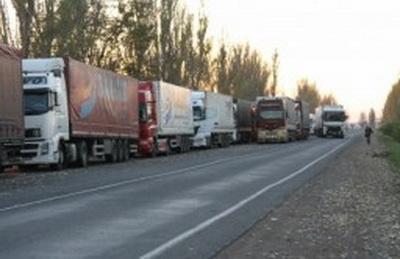 Через «Успенку» боевики «ДНР» вывозят неизвестные грузы в тентованных грузовиках