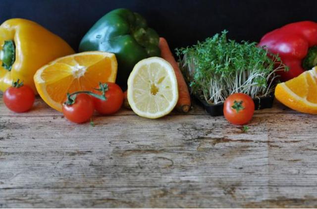Эти фрукты и овощи в холодильнике хранить нельзя