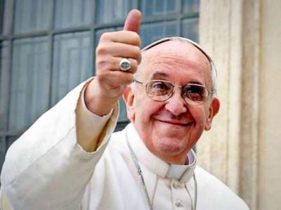 Папа Римский застрял в лифте по пути на проповедь