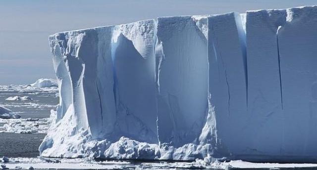 Огромная проблема для всего мира: ученые заявили о таянии крупного ледника в Антарктиде