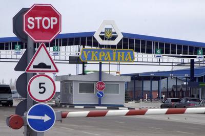 Украина на месяц закрыла границу для иностранцев