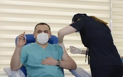 Азербайджан начал вакцинацию населения спорной китайской вакциной