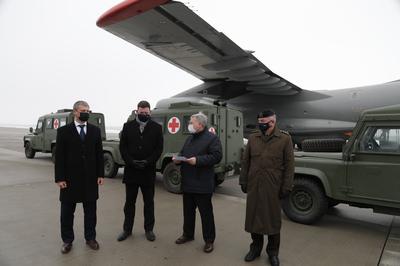 Латвия передала ВСУ партию санитарных бронеавтомобилей