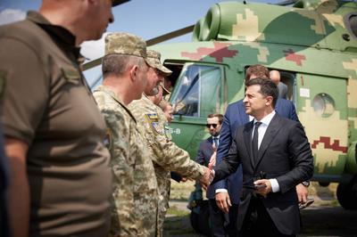 Зеленский прибыл на Донбасс для участия в выездном заседании СНБО