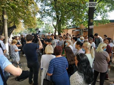 Медики Славянска вышли на акцию протеста