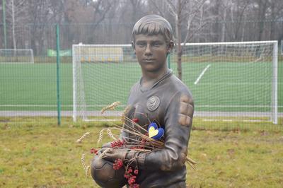 В Краматорске установили памятник юному патриоту Степану Чубенко