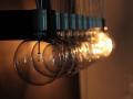 Японский студент создал "Маятник Ньютона" из лампочек (ВИДЕО)