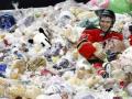 Канадские болельщики завалили ледовую арену медвежатами (ВИДЕО)